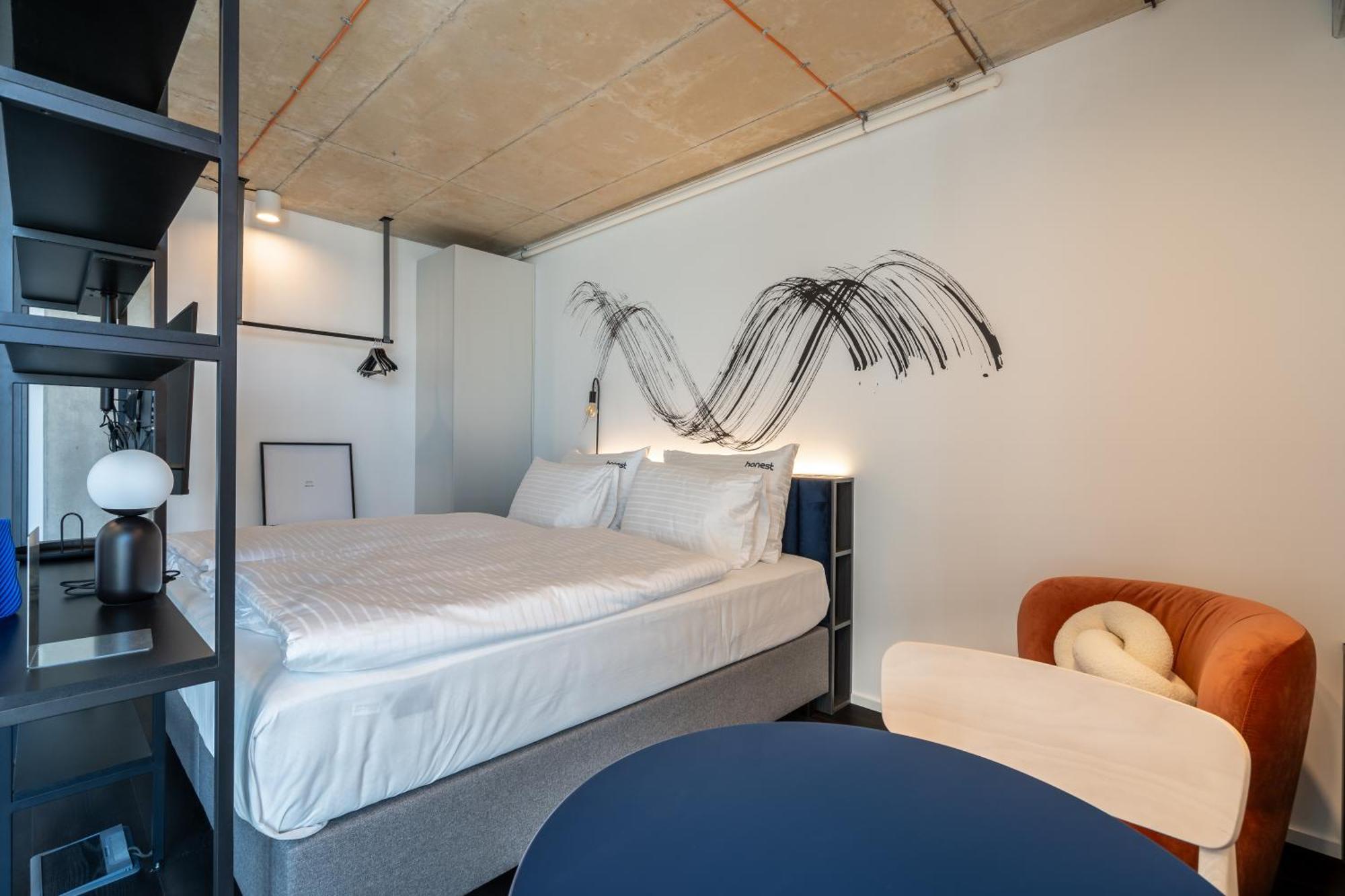 Honest Ricany Room photo