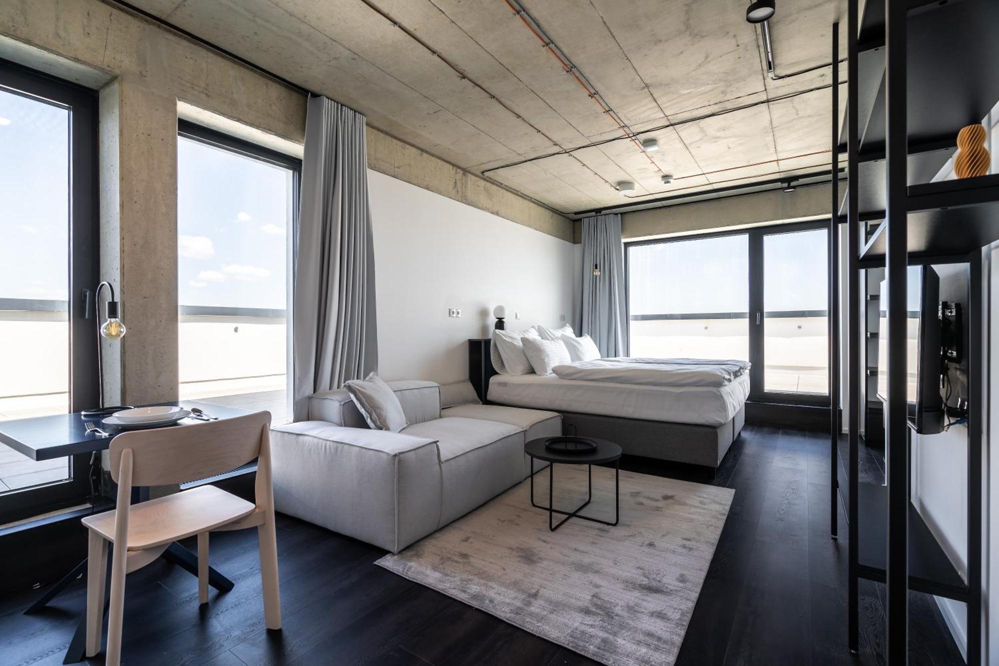 Honest Ricany Room photo