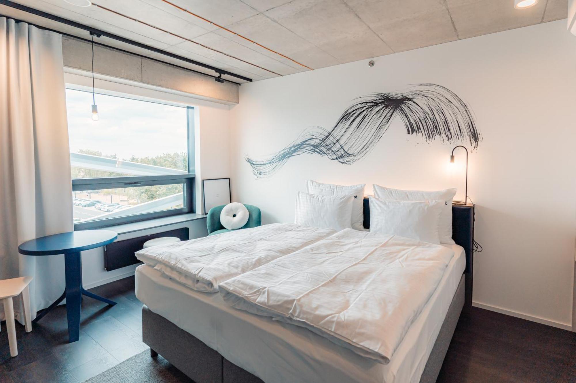 Honest Ricany Room photo